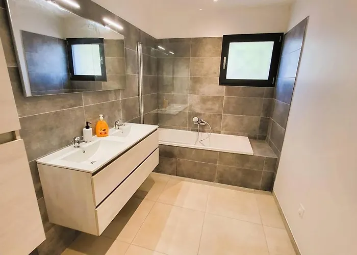 Silvio, 8 Pers, Piscine, 15 Minutes En Voiture Sainte-Lucie de Porto-Vecchio